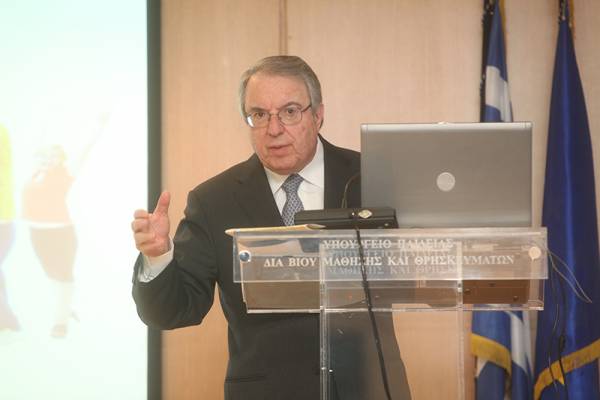 Ομιλία Μπαμπινιώτη για τη μητρική γλώσσα σήμερα στην Καλαμάτα