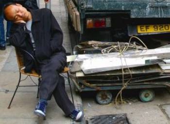 Το διαρκές «άστο για αργότερα» της πολλαπλής χρεοκοπίας