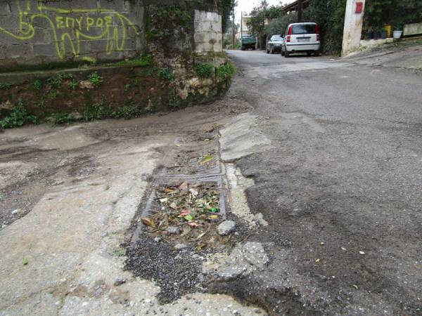 Φραγμένα φρεάτια στη Βαγγέλη Δράκου