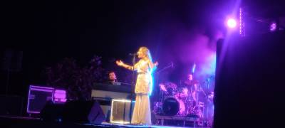 "Καθήλωσε" την Κυπαρισσία η Νατάσσα Μποφίλιου (βίντεο)