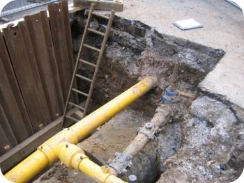 Αντικατάσταση αγωγού στις εργατικές κατοικίες Μεσσήνης