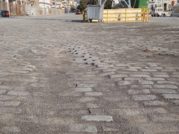 "Κάθισε" η ανάπλαση στο λιμάνι της Καλαμάτας