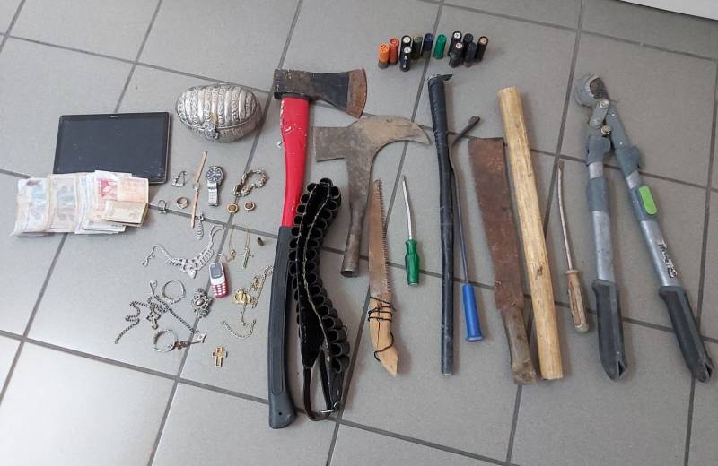 Αρκαδία: "Κυνηγοί μετάλλων" ειχαν ρημάξει χωριά της Τρίπολης με λεία άνω των 6.000 ευρώ