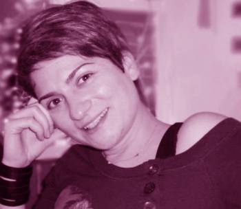 H Σοφία Καραχάλιου στην "Ε": «Η στιχουργία είναι σαν εξομολόγηση»