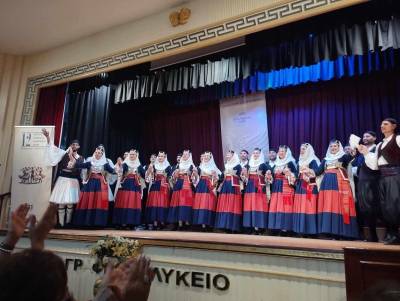 Οι χορευτές του Λυκείου Ελληνίδων στην Κωνσταντινούπολη