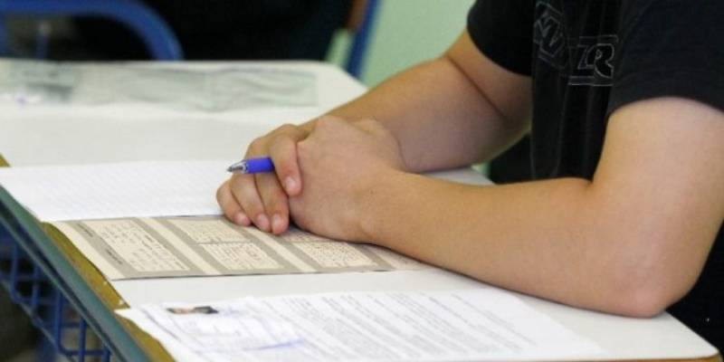 Χτύπησε το κινητό του και μηδενίστηκε: Το πρώτο περιστατικό αποκλεισμού από τις πανελλήνιες για φέτος