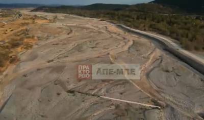 Ρυάκι σε ορισμένα σημεία του ο Πηνειός ποταμός από την ξηρασία (Βίντεο)