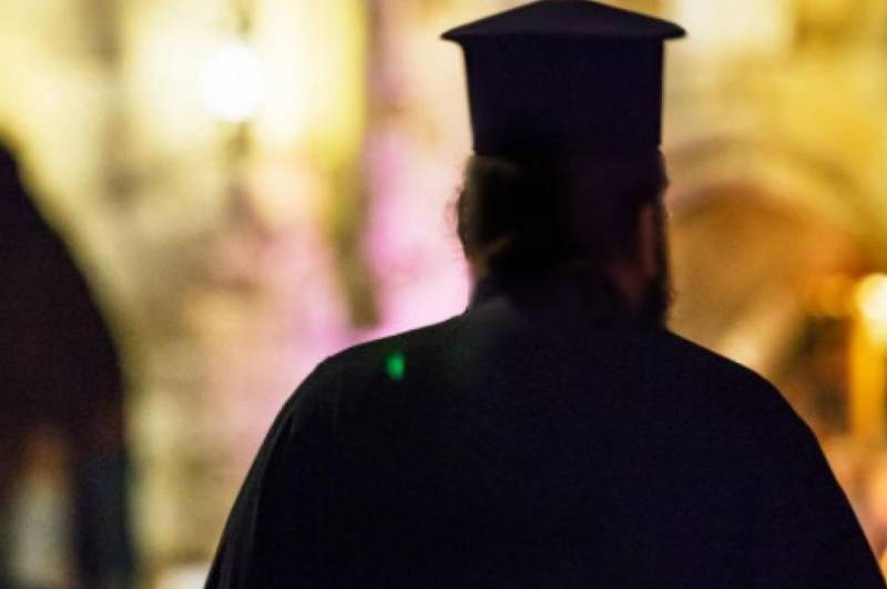 Ηράκλειο: Εξαπάτησαν ιερέα για δήθεν δωρεά - Του απέσπασαν 9.000 ευρώ