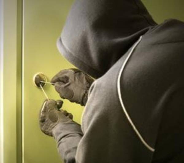 Πέντε νεαροί τσιγγάνοι διέπραξαν 29 διαρρήξεις στη Λακωνία