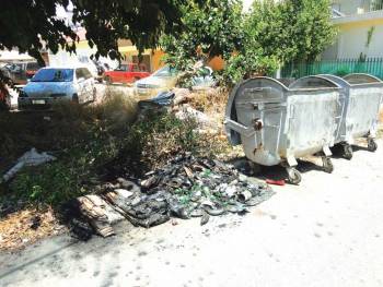 Εβαλαν φωτιές σε κάδους ανακύκλωσης