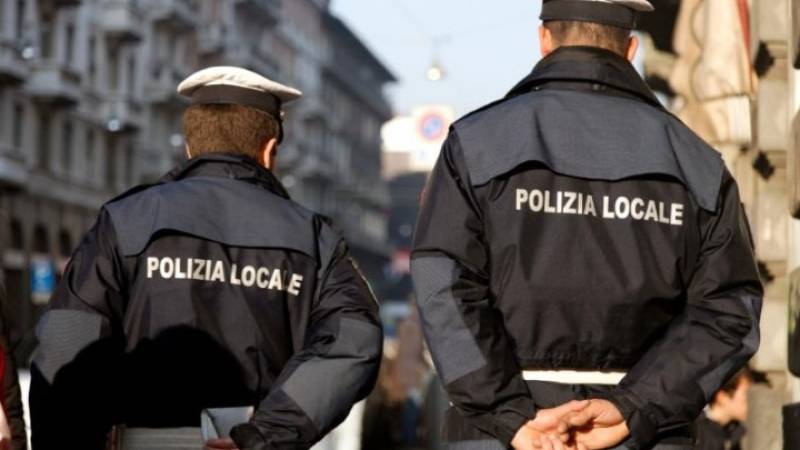 Ιταλία: Η αστυνομία διαμαρτυρήθηκε γιατί παρέλαβε ροζ προστατευτικές μάσκες