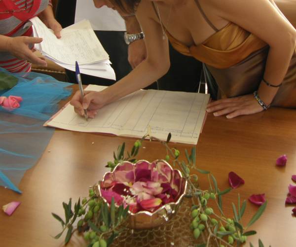 Αλματώδης αύξηση των πολιτικών γάμων στη Μεσσηνία