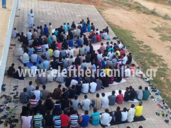 Μεσσηνία: Προσευχή 400 μουσουλμάνων στο νέο γήπεδο Φιλιατρών