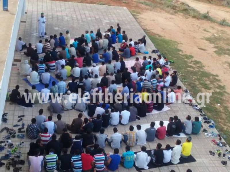 Μεσσηνία: Προσευχή 400 μουσουλμάνων στο νέο γήπεδο Φιλιατρών