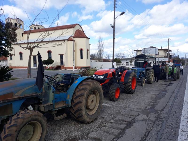 "Ζεσταίνονται" τα τρακτέρ στη Μεσσηνία - Συγκέντρωση αγροτών σε Σουληνάρι και Μεσσήνη (βίντεο)