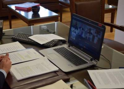 Η “Λαϊκή Συσπείρωση Καλαμάτας” κατά της τηλεδιάσκεψης