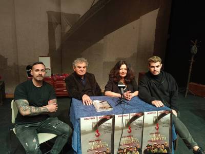 "Θεατρική Διαδρομή": Πρεμιέρα απόψε για την παράσταση “Ψηλά απ’ τη Γέφυρα”