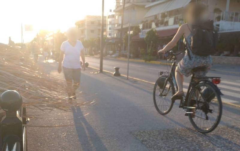 Όταν το πεζοδρόμιο «βαφτίζεται» ποδηλατόδρομος