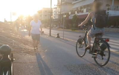 Όταν το πεζοδρόμιο «βαφτίζεται» ποδηλατόδρομος