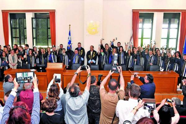 Πανεπιστήμιο Πελοποννήσου: Διαμαρτυρία για την ορκωμοσία πτυχιούχων μεταπτυχιακού προγράμματος Ηθικής Φιλοσοφίας