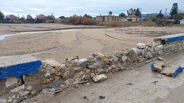 Ζημιές από κακοκαιρία στο λιμάνι της Αγίας Κυριακής