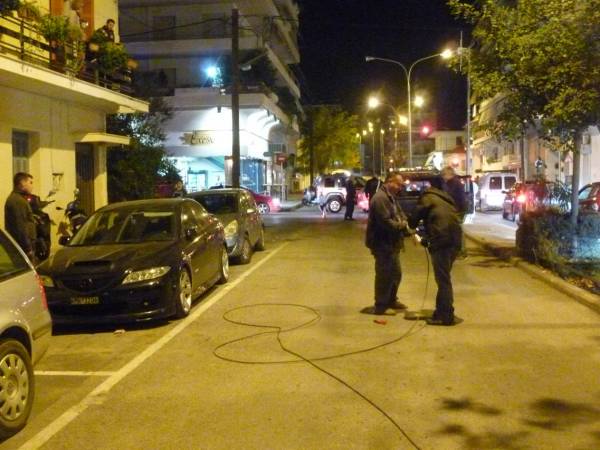 Καλώδιο της ΔΕΗ έπεσε και διέκοψε την κυκλοφορία στην Ακρίτα (βίντεο)