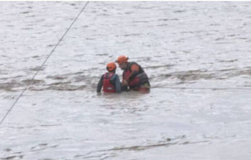 Απεγκλωβισμός on camera στο Κιλελέρ – Πυροσβέστης σώζει άνθρωπο μέσα από τα λασπόνερα (βίντεο)