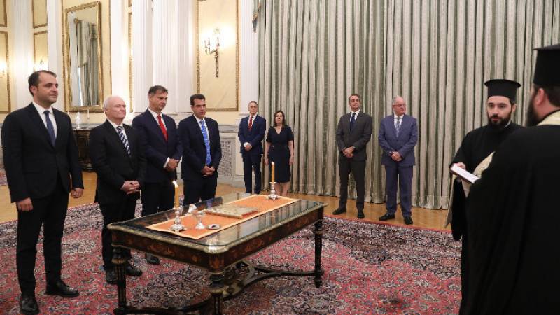 Ορκίστηκαν τα νέα μέλη της κυβέρνησης στο Προεδρικό Μέγαρο