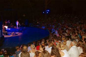 Κατάμεστο το Κάστρο στη συναυλία Μικρούτσικου - Μπάση- Αντωνοπούλου