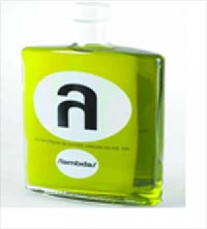 Πουλάει το λάδι 150 ευρώ το λίτρο και εμπνεύστηκε από το Ράμφο