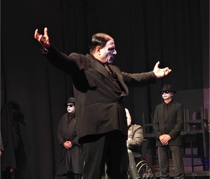 "Θεατρική Διαδρομή": Τελευταίες παραστάσεις για την “Ανοδο του Αρτούρο Ούι”