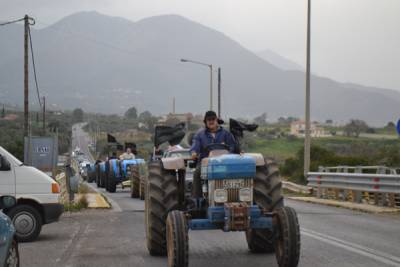 Συνεχίζουν στο Καλό Νερό, διαβουλεύονται στη Μεσσήνη οι αγρότες
