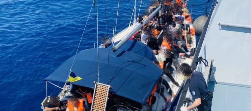 Καλαμάτα: 4 συλλήψεις για τη διακίνηση των 64 μεταναστών