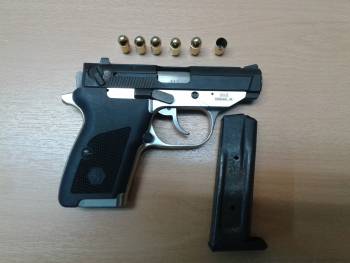 Συνελήφθη 36χρονος με πιστόλι και φυσίγγια στους Αγίους Θεοδώρους