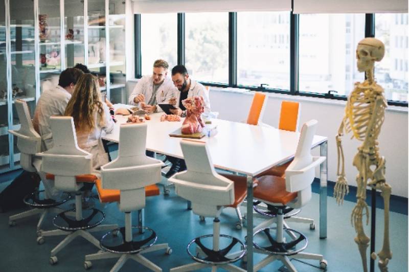 Σπουδές Ιατρικής στην Κύπρο: Αυτοί είναι οι γιατροί «νέας γενιάς»