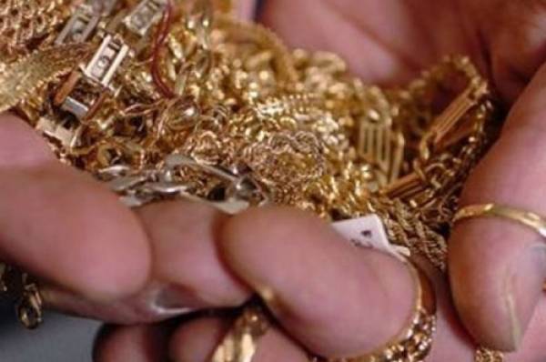 Εκλεψαν κοσμήματα από Ελβετίδα στην Καρδαμύλη