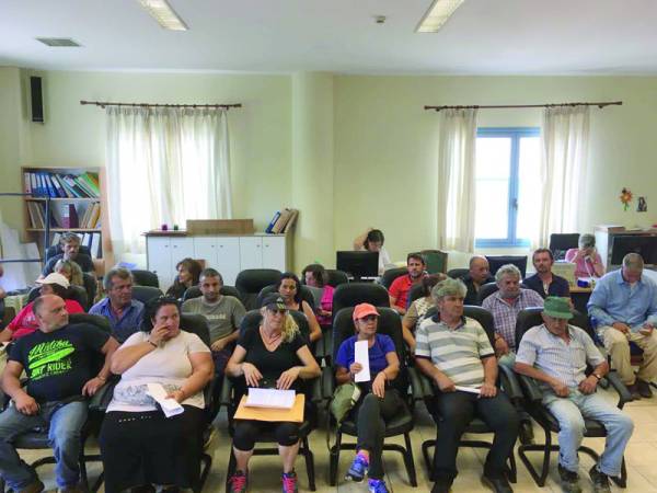 Συνάντηση Κατσίβελα με συμβασιούχους, που απολύθηκαν χθες για να προσληφθούν σήμερα