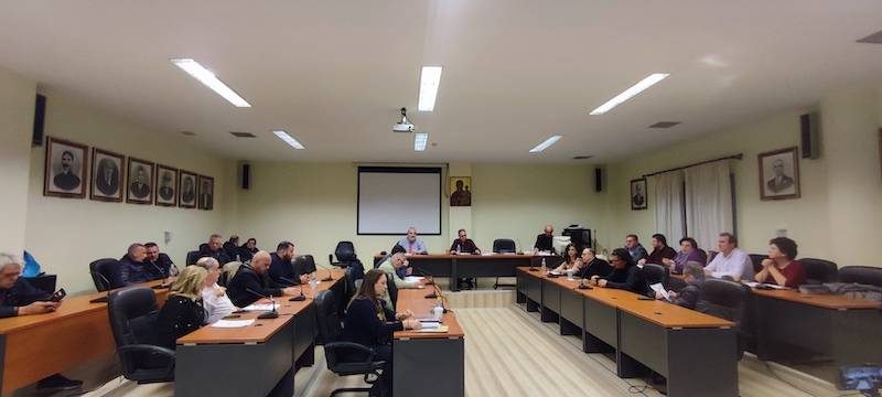 Δημοτικό Συμβούλιο Τριφυλίας: Εντονη λογομαχία Λεβεντάκη - Κατρίτση