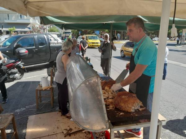Η Καλαμάτα τιμά το έθιμο της γουρνοπούλας (βίντεο)