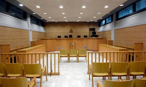 6 και 5 χρόνια σε δύο τσιγγάνους για κλοπές στην Καλαμάτα