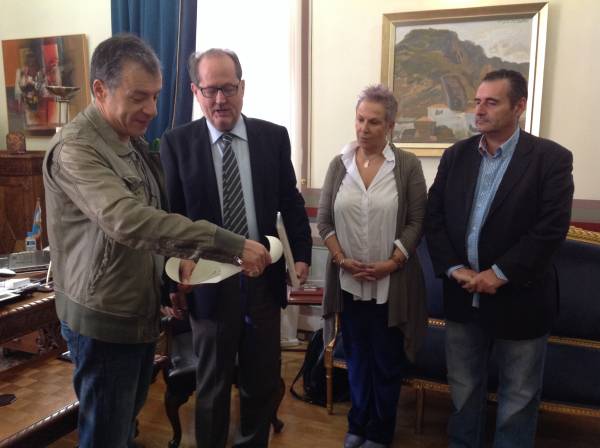 Συνάντηση Θεοδωράκη - Νίκα: "Η αυτοδιοίκηση πρέπει να ειναι ανεξάρτητη από κομματα"