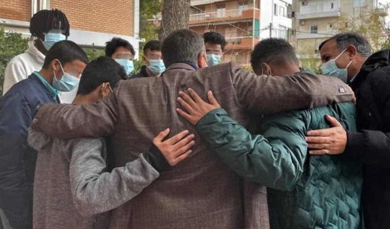 Δώρα σε ανήλικα προσφυγόπουλα μοίρασε ο Αλέξης Τσίπρας