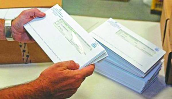 Ζητούν φόρους και από τους... νεκρούς