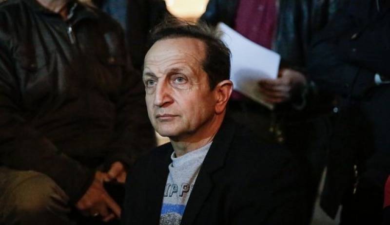 "Μέτριος Εγώ": Ο Τσαφούλιας και άλλοι διάσημοι στο πλευρό του Σπύρου Μπιμπίλα (φωτό)