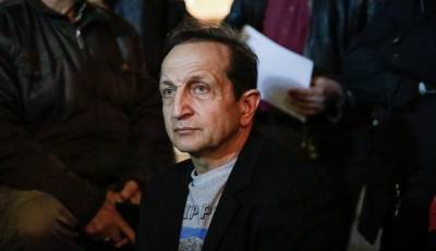 "Μέτριος Εγώ": Ο Τσαφούλιας και άλλοι διάσημοι στο πλευρό του Σπύρου Μπιμπίλα (φωτό)