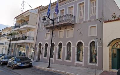 Συλλογή Ελληνικών Ενδυμασιών «Βικτωρία Γ. Καρέλια»: Από αύριο η ομαδική έκθεση «7 Γυναίκες Υφαίνουν το Σήμερα»