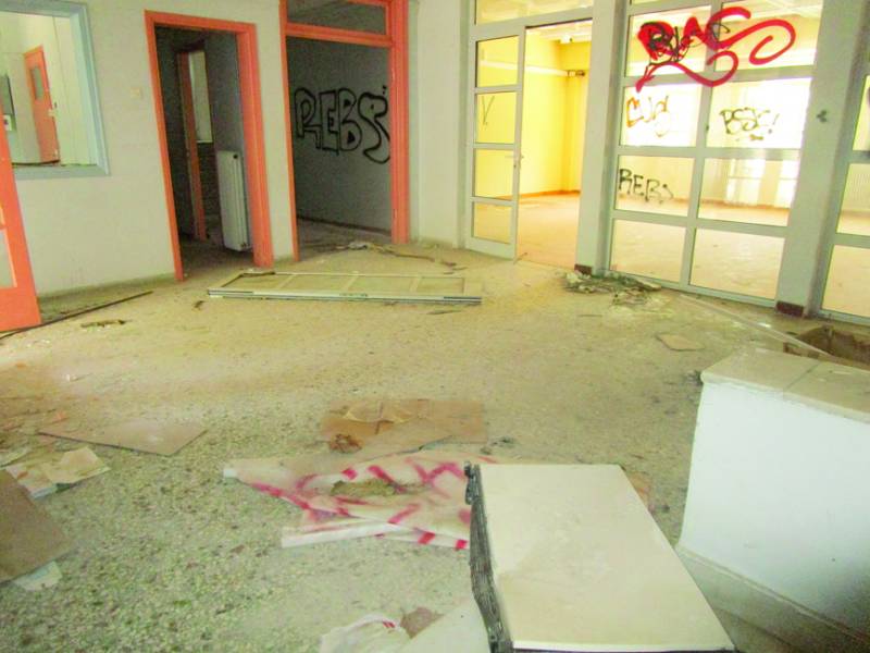 Βανδαλισμοί στο παλιό Ορφανοτροφείο Καλαμάτας (φωτογραφίες)