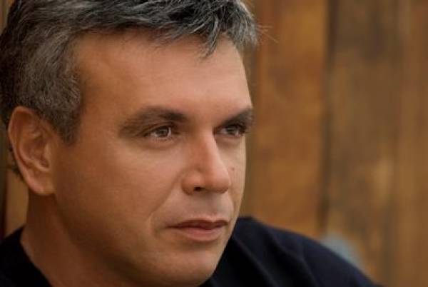 Οι νικητές των 4 διπλών προσκλήσεων για τη συναυλία του Μανώλη Λιδάκη στην Κυπαρισσία