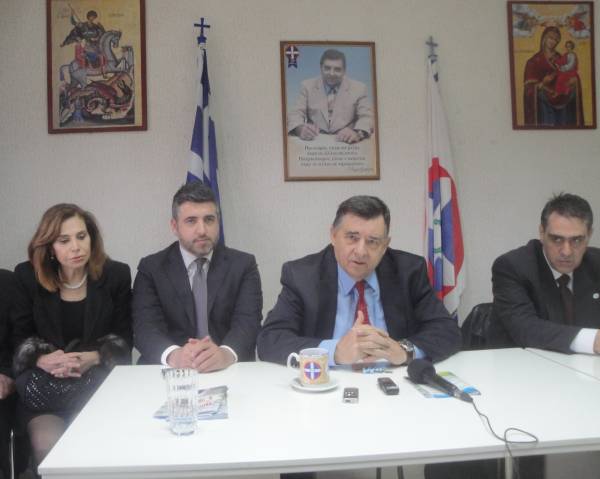 Καρατζαφέρης: ''Πολύ φοβούμαι ότι διαλύεται το ΠΑΣΟΚ"