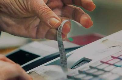 Πρόστιμα και «λουκέτα» έρχονται από 31 Οκτωβρίου για μη διαβίβαση αποδείξεων στο «myDATA»